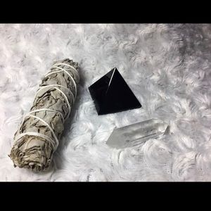 Natural Obsidian Pyramid